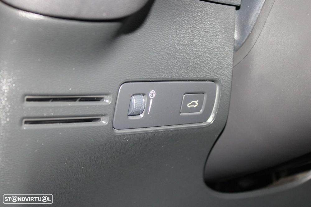 Volvo XC 40 2.0 D3 - 11