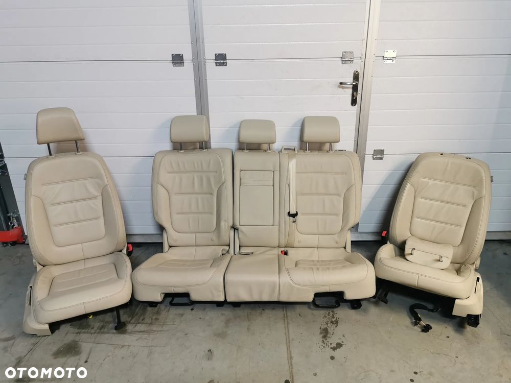 VW TOUAREG 7P 10-18R FOTEL FOTELE KOMPLET KANAPA SKÓRA JASNA KOMPLET FOTELI TOUAREG 7P - 1