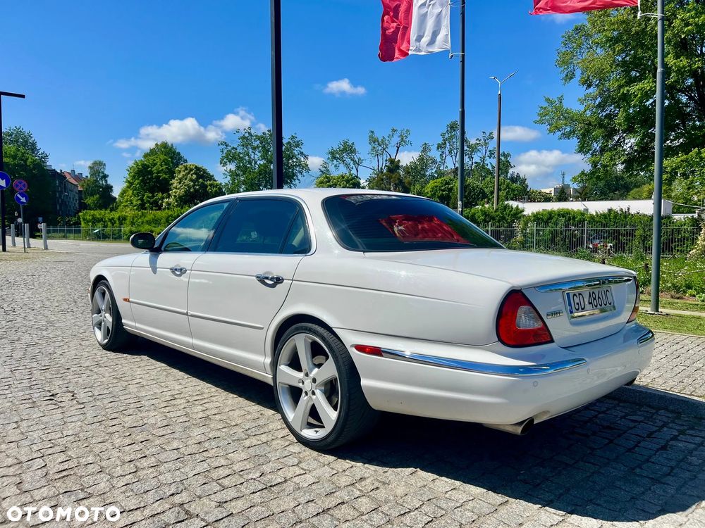 Jaguar XJ XJ8 4.2 LWB Executive - 16