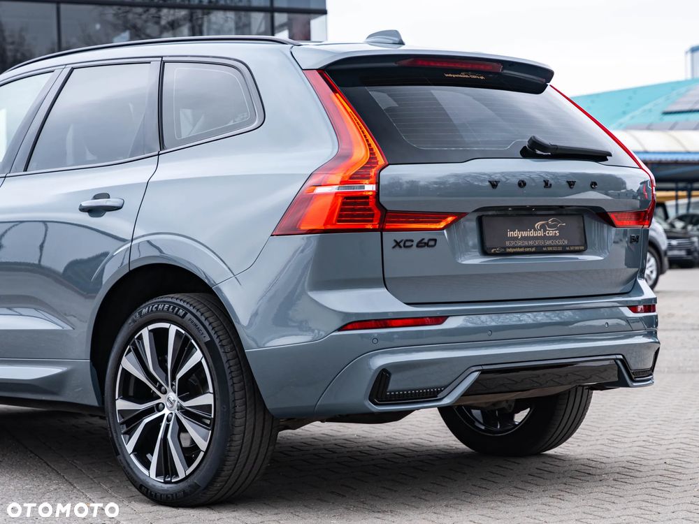 Volvo XC 60 B4 D Plus Dark - 11