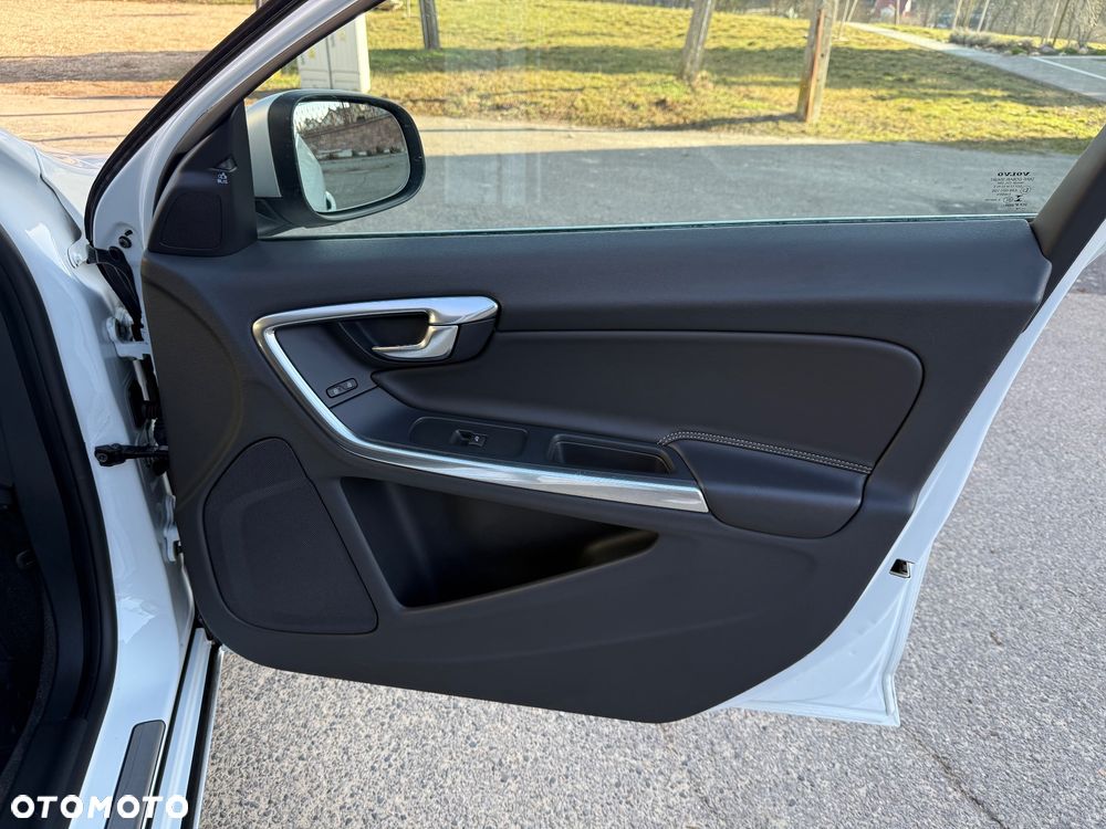Volvo V60 D4 Drive-E R-Design Summum - 29