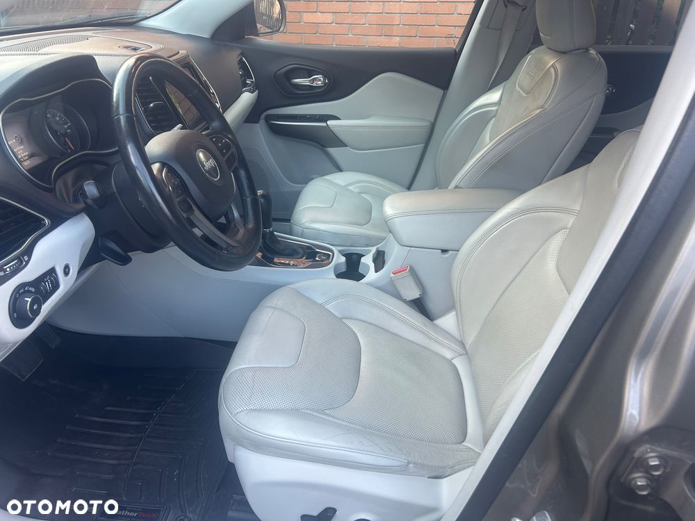 Jeep Cherokee - 8