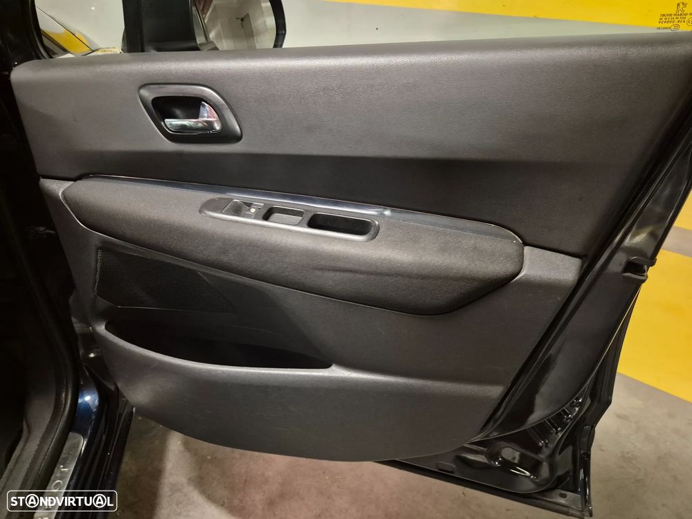 Peugeot 5008 1.6 E-HDi Tech-Motion CMP6 - 36