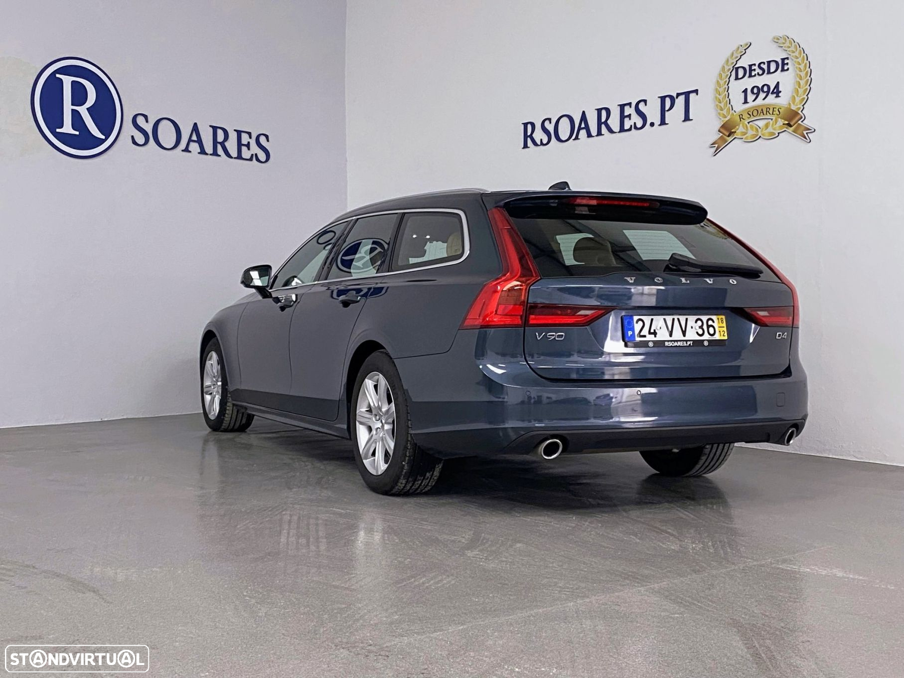 Volvo V90 2.0 D4 Momentum Geartronic - 4
