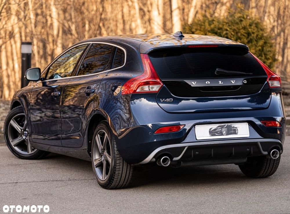 Volvo V40 D2 R-Design - 3