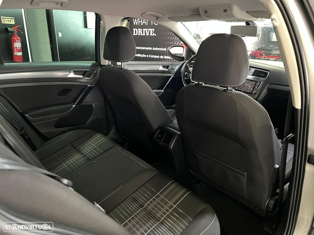 VW Golf 1.6 TDi Confortline - 33