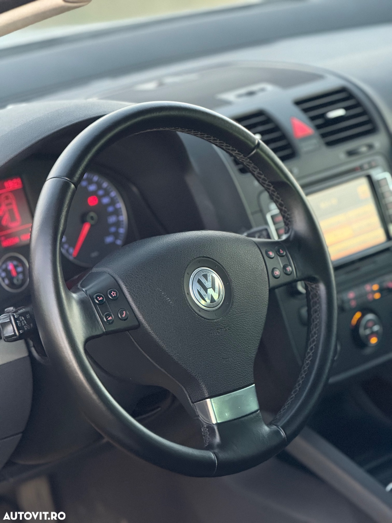 Volkswagen Golf 2.0 TDI Highline - 18