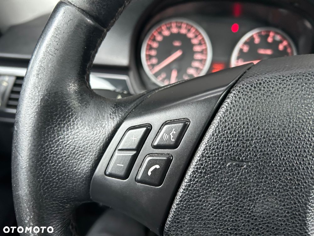 BMW Seria 3 320i - 32