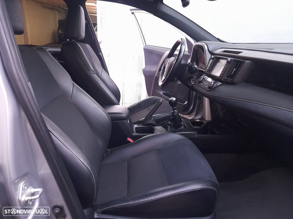 Toyota RAV4 2.0 D-4D Comfort - 12