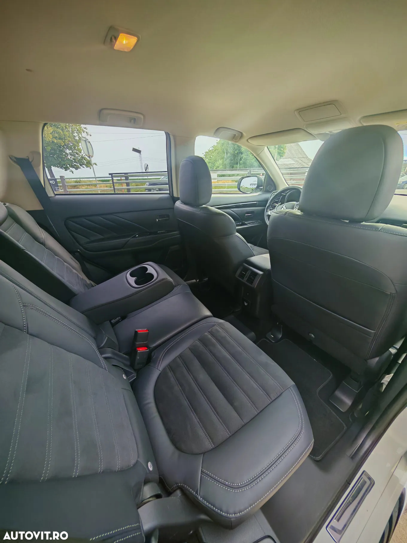Mitsubishi Outlander PHEV 2.4 L 4X4 Intense - 21