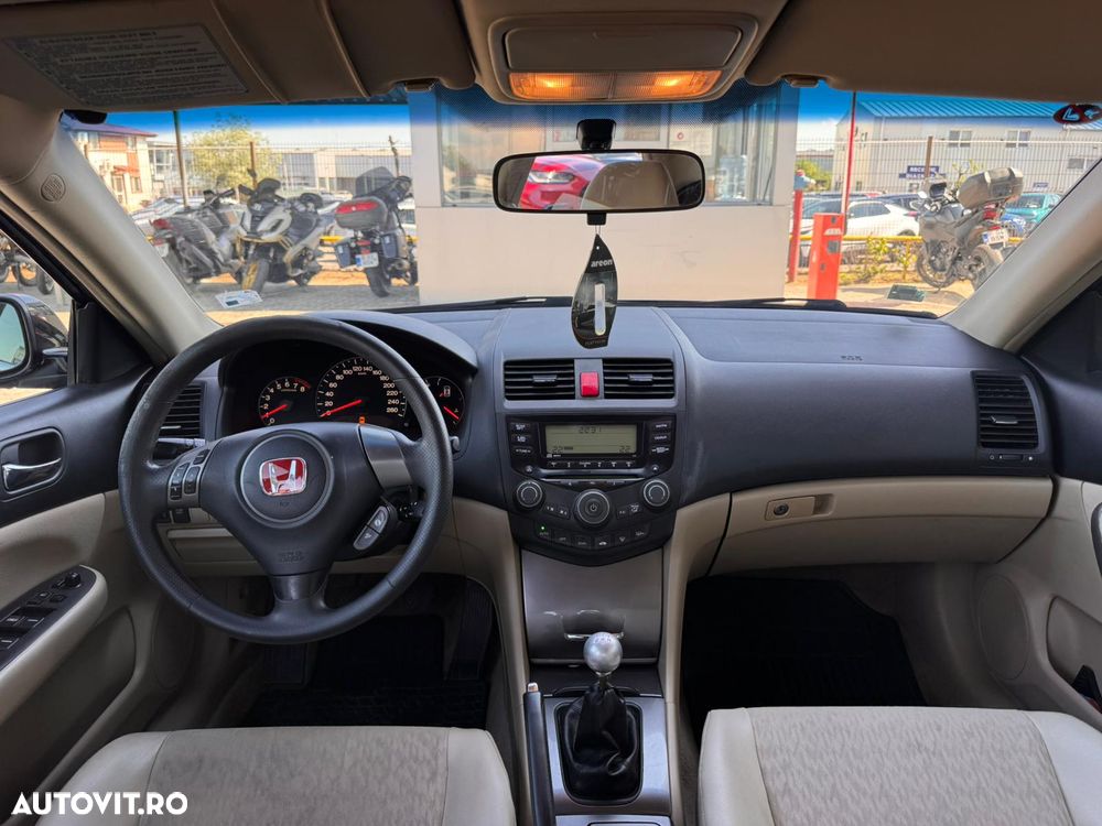Honda Accord 2.0i Comfort - 13