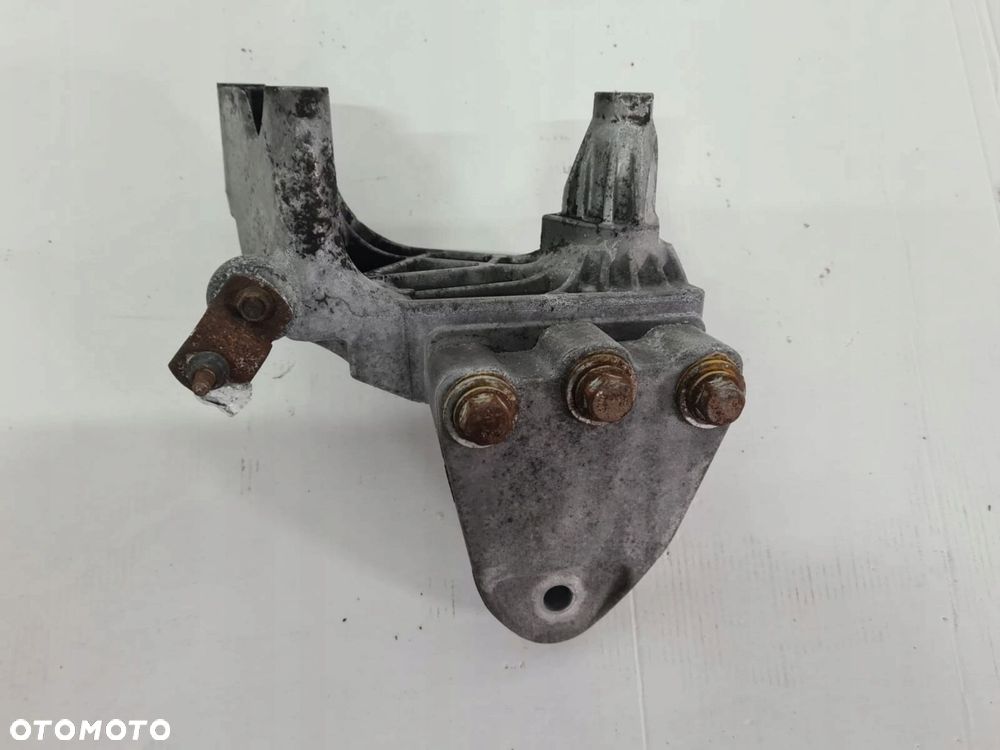 VW T5 1.9 TDI łapa poduszka silnika 038199207AF - 2