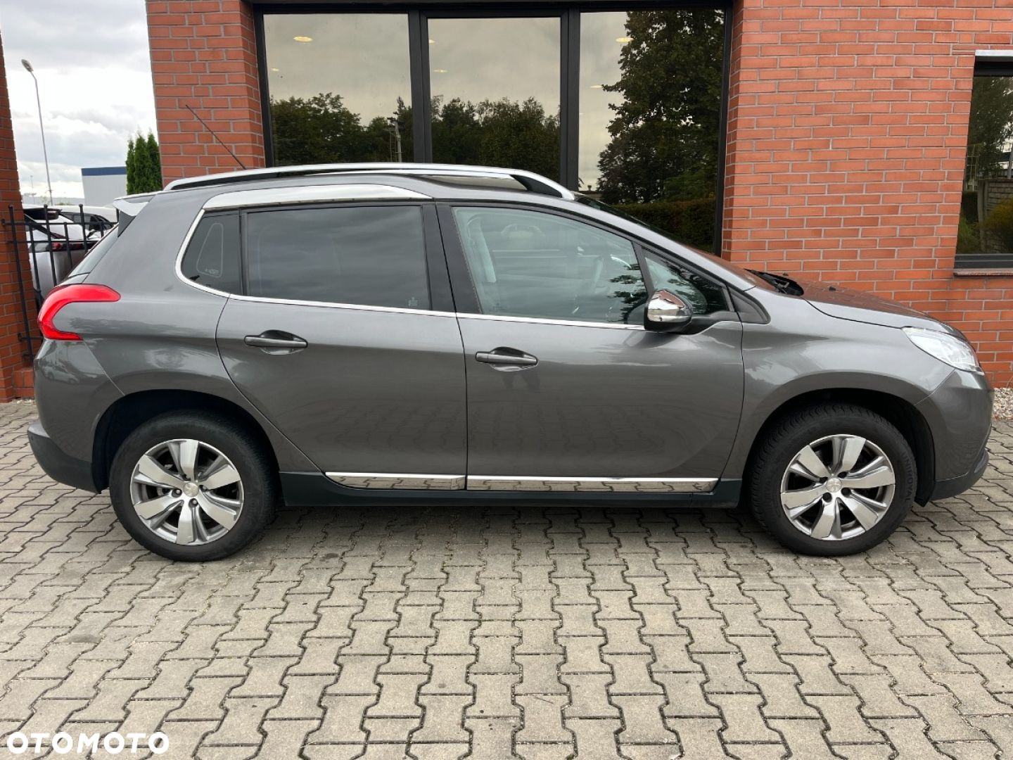 Peugeot 2008 1.2 Pure Tech Allure S&S EAT6 - 29