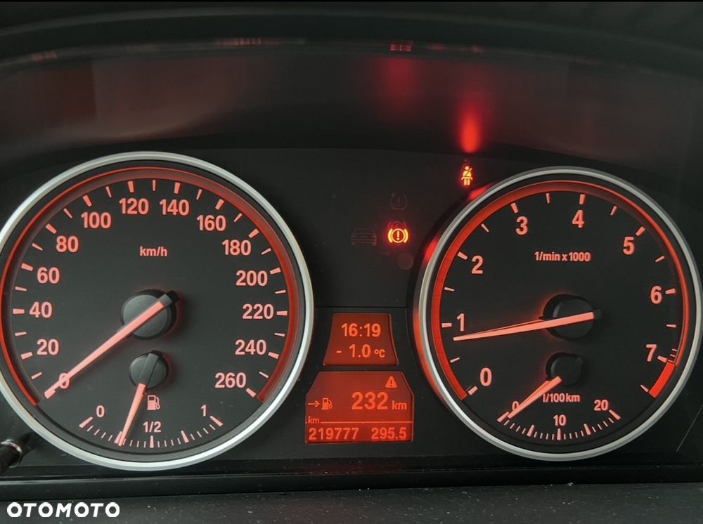 BMW Seria 5 520i - 28