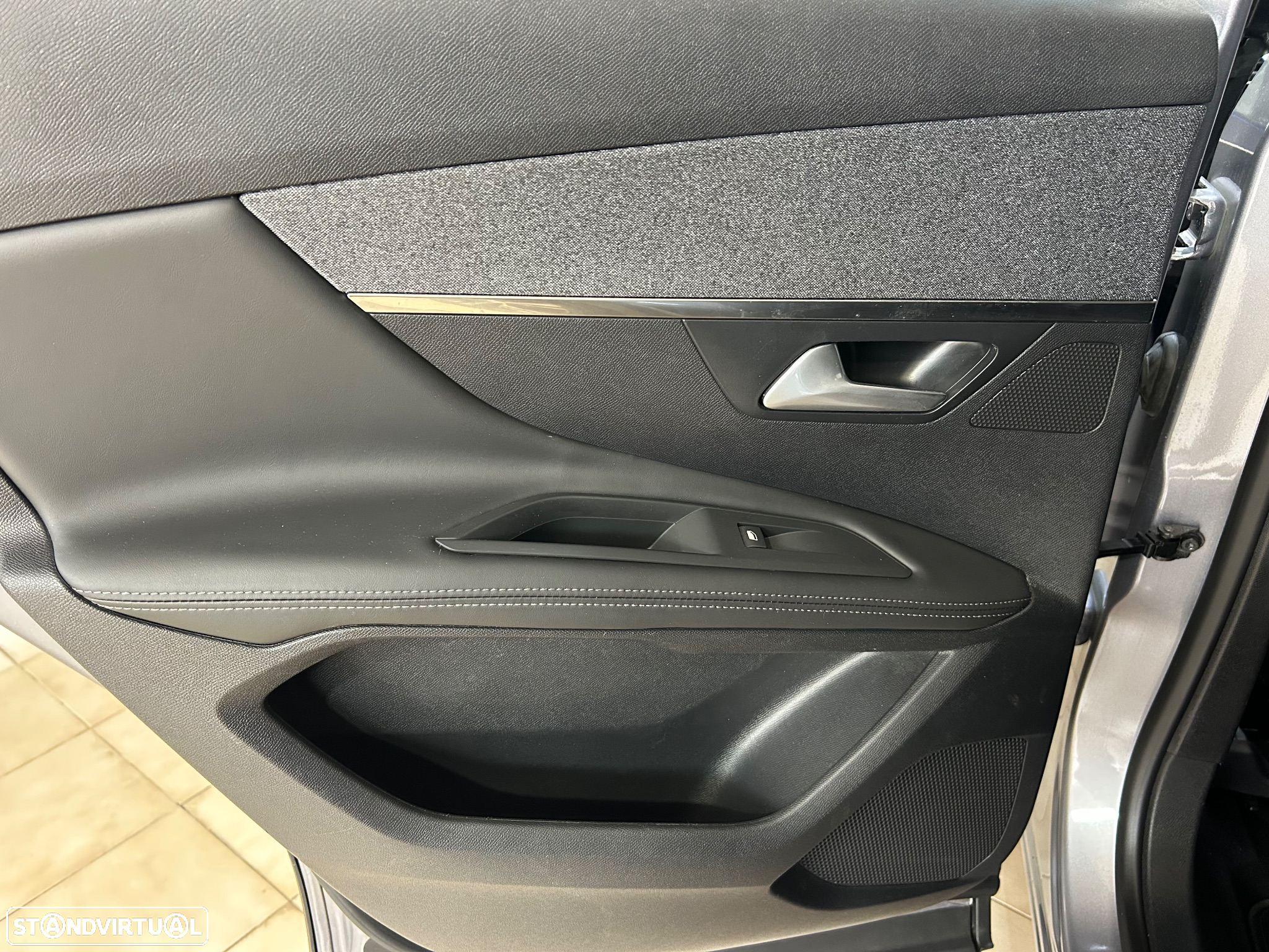 Peugeot 3008 1.2 PureTech Allure EAT6 - 25
