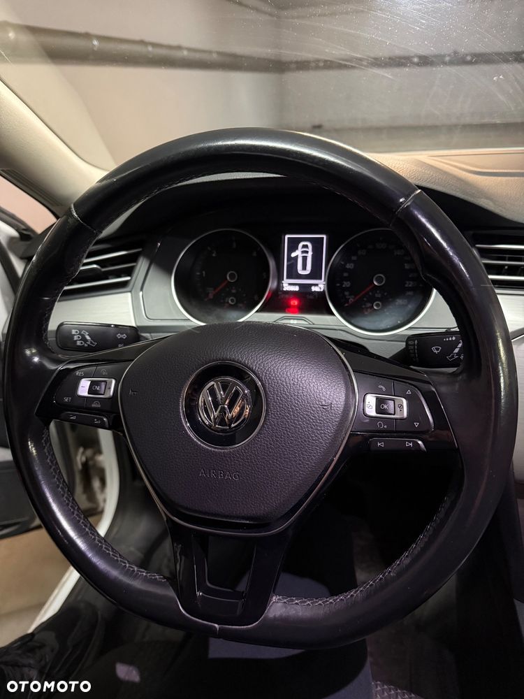 Volkswagen Passat - 5