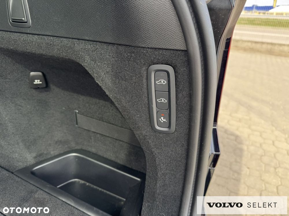 Volvo XC 90 T8 AWD Plug-In Hybrid Ultra Dark 7os - 31