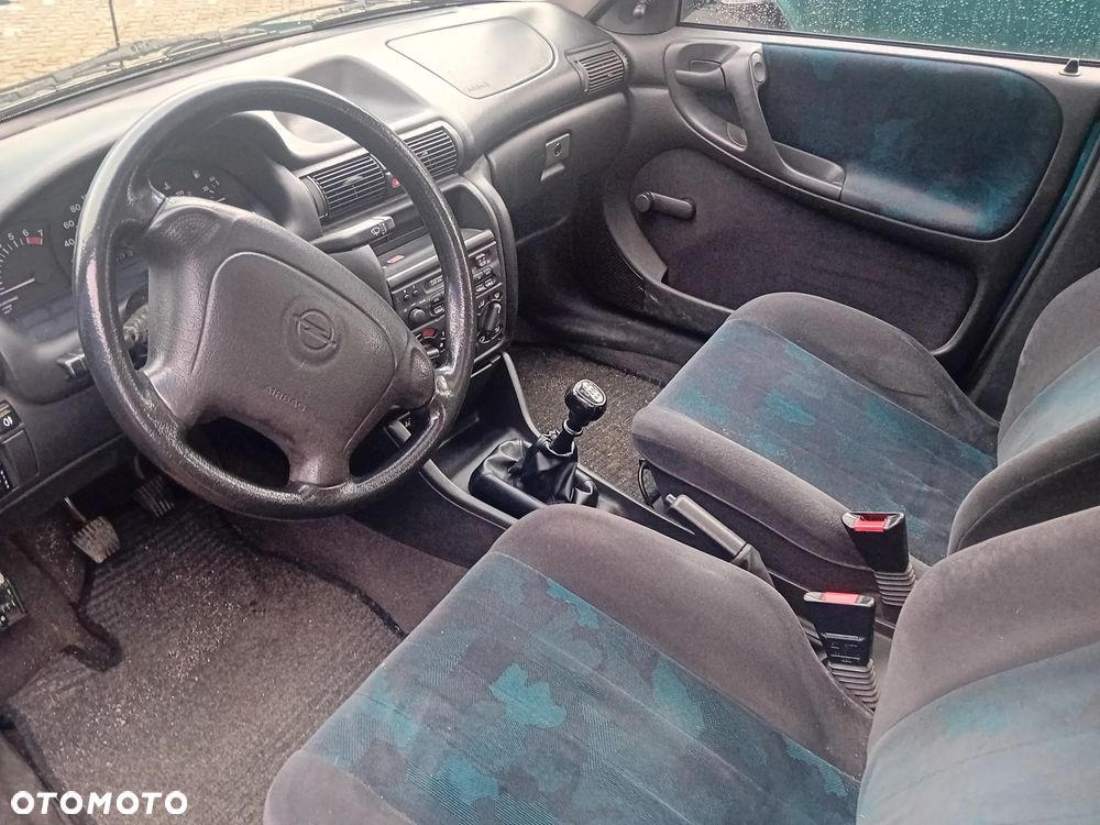 Opel Astra 1.6 GLS - 6