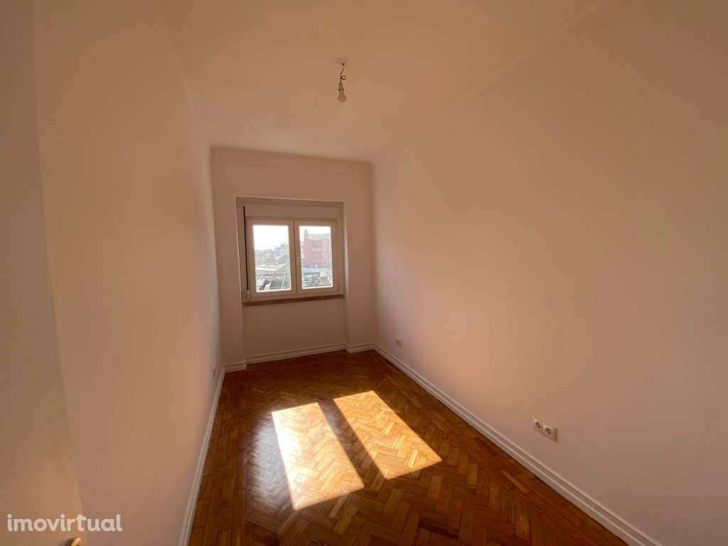Excelente Apartamento T1 Totalmente Remodelado para Arrendar nas Ol... - Grande imagem: 5/12