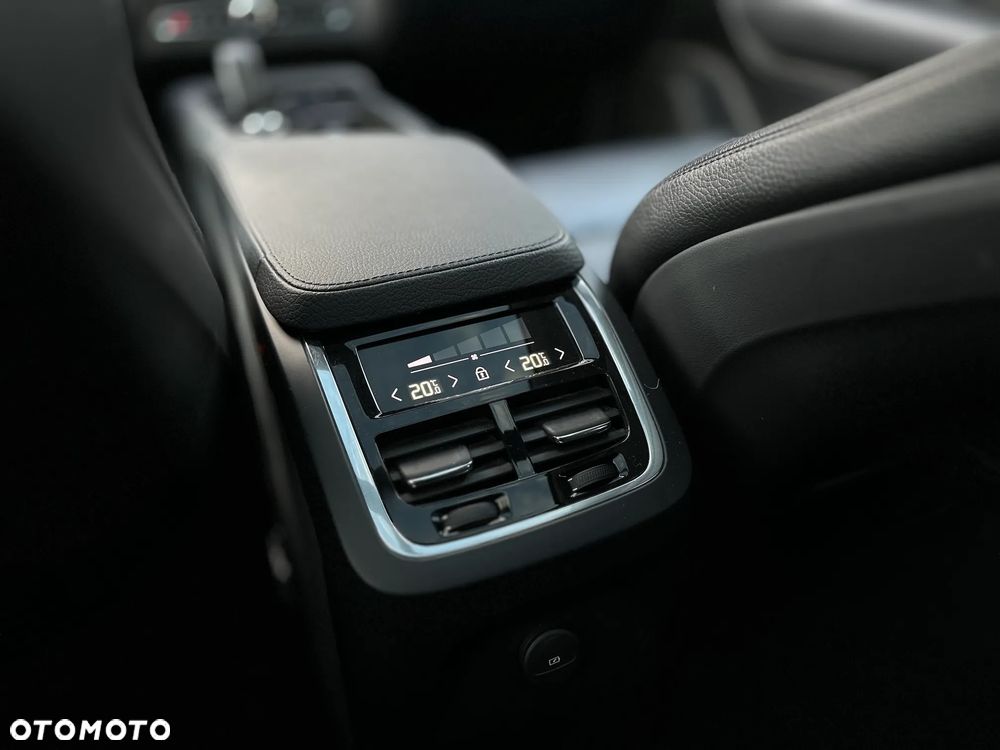 Volvo XC 90 T8 AWD Recharge Geartronic Inscription Edition - 31