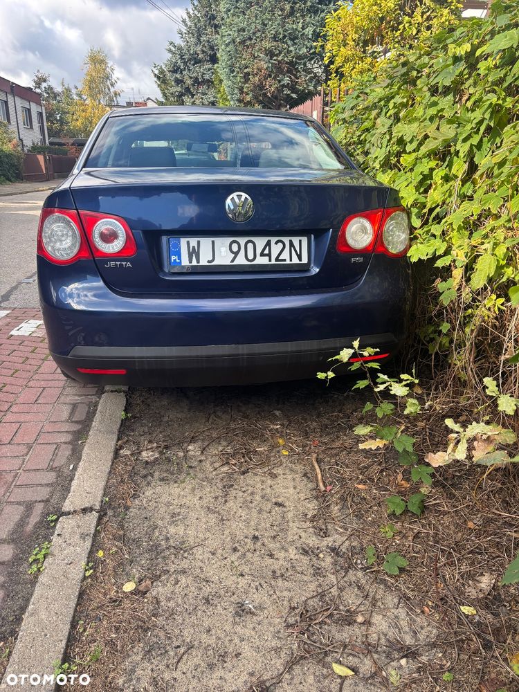 Volkswagen Jetta - 2