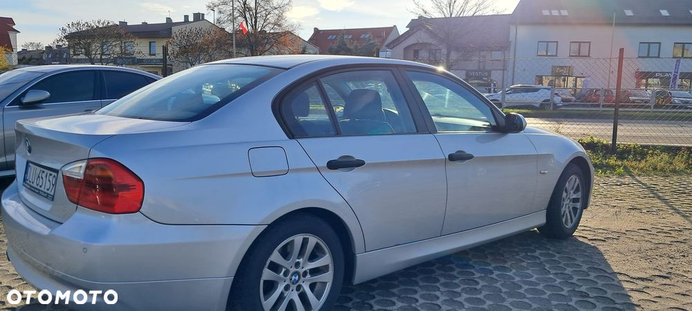 BMW Seria 3 318i - 5