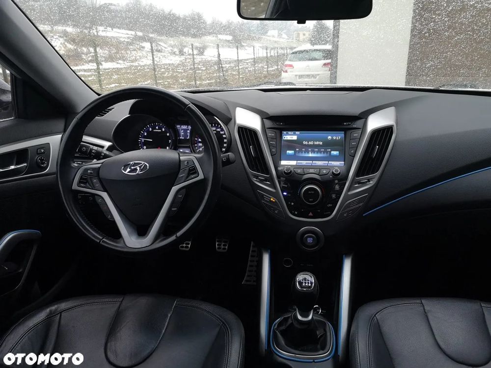 Hyundai Veloster 1.6 GDI Premium - 32