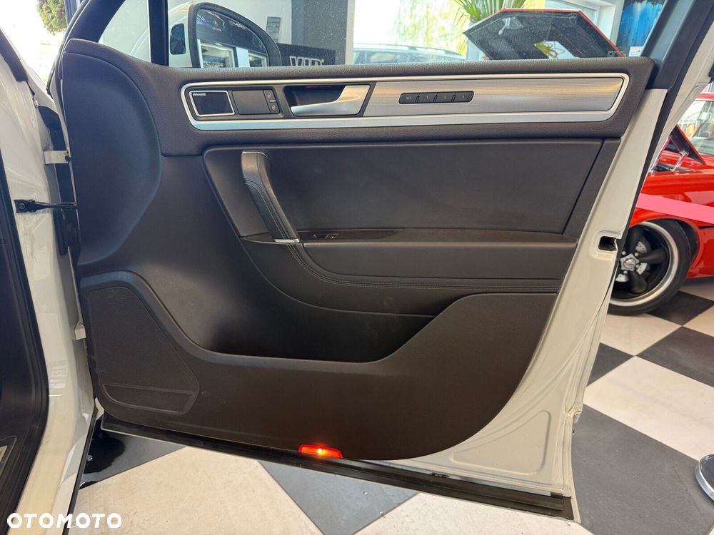 Volkswagen Touareg - 19