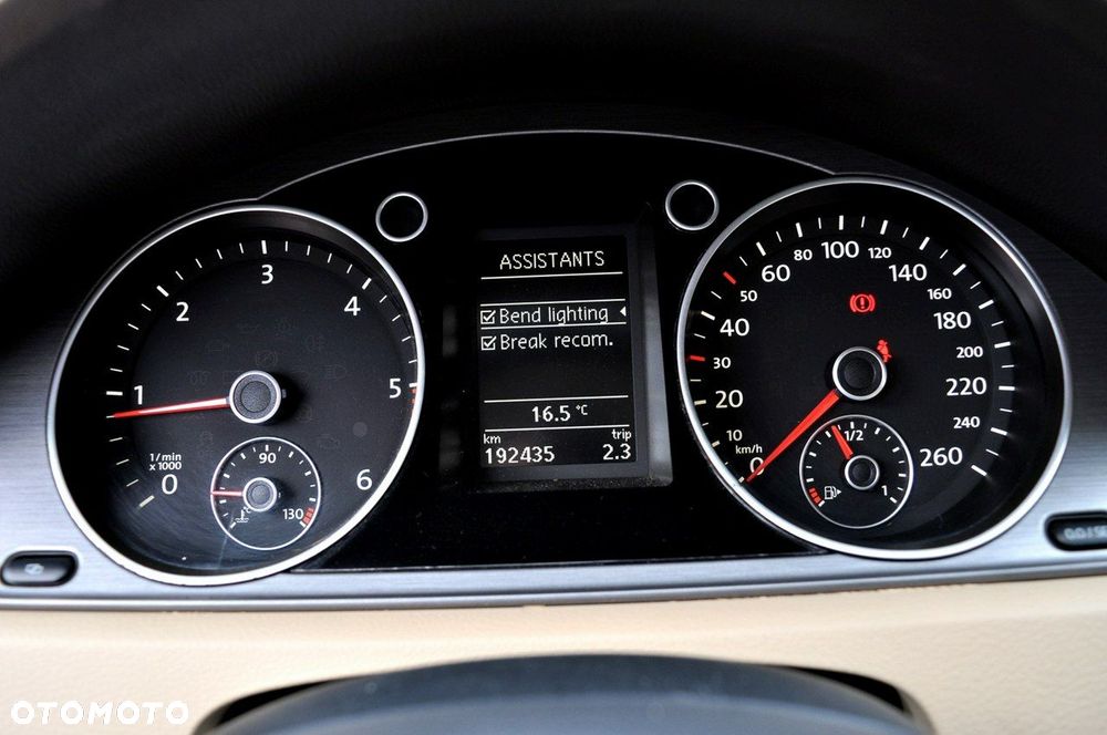 Volkswagen Passat Variant - 28