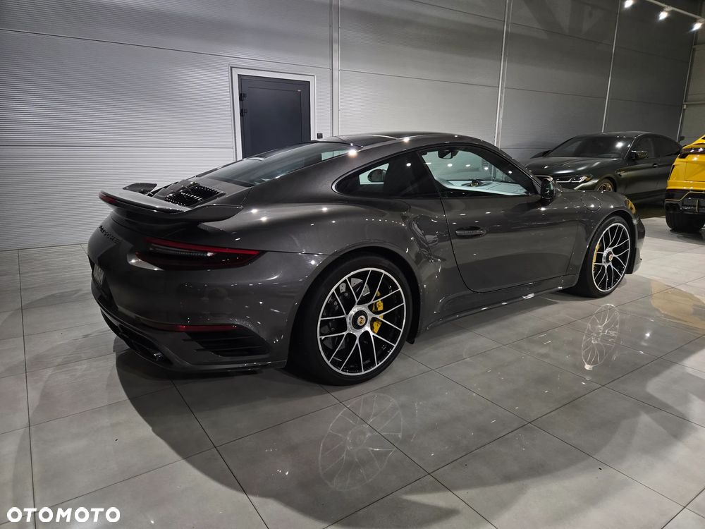 Porsche 911 Turbo S - 4