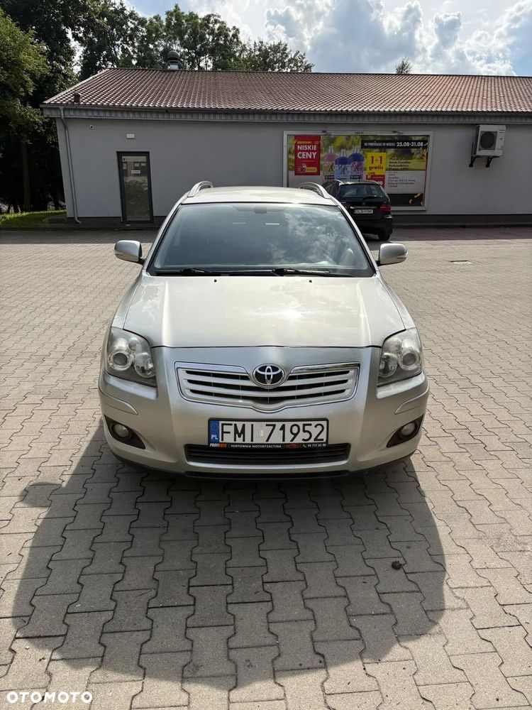 Toyota Avensis - 1