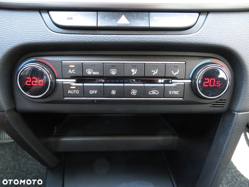Kia Ceed 1.6 CRDi (48V Mild-Hybrid) DCT7 Spirit - 22