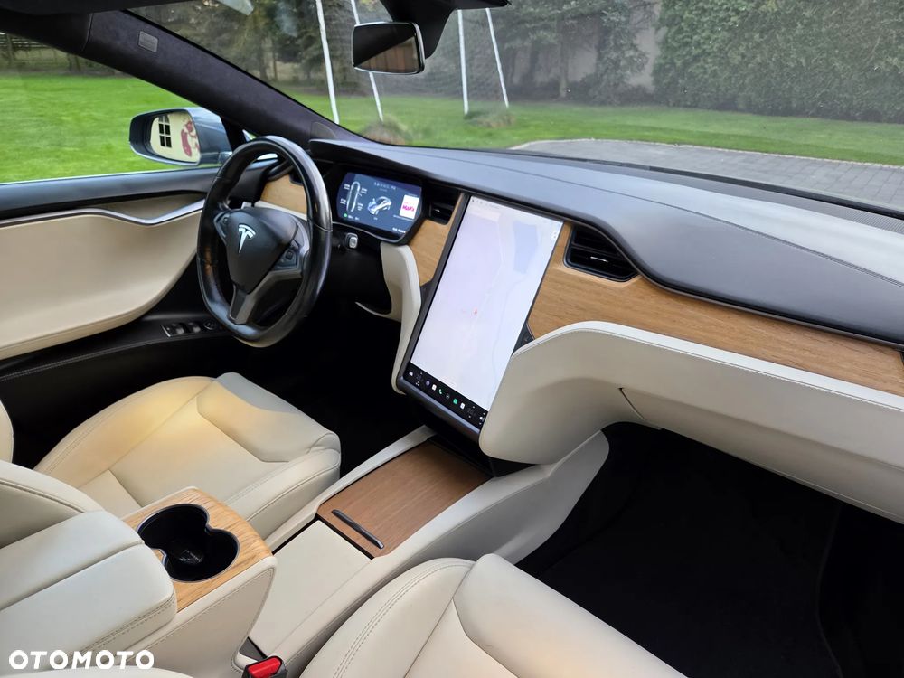 Tesla Model S - 28