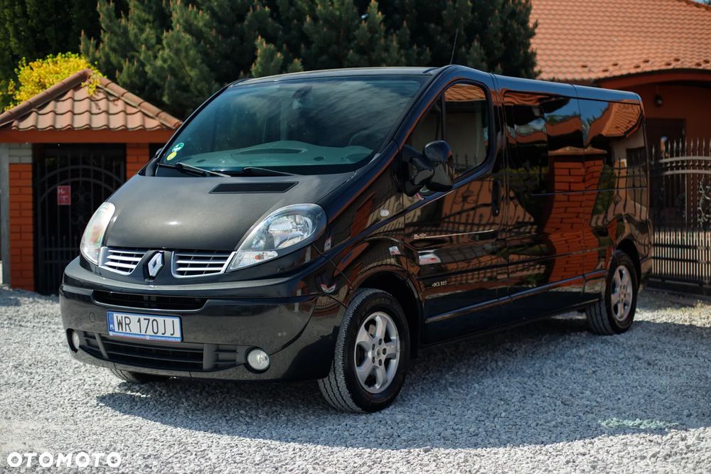 Renault Trafic Grand Passenger Black Edition - 2