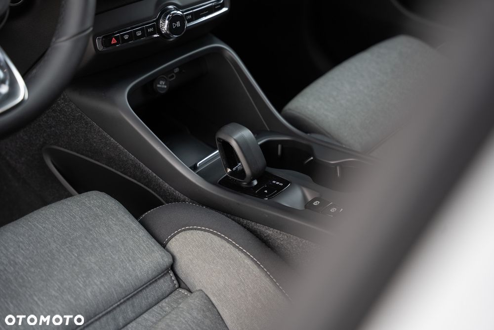 Volvo XC 40 B3 B DKG Plus Bright - 29