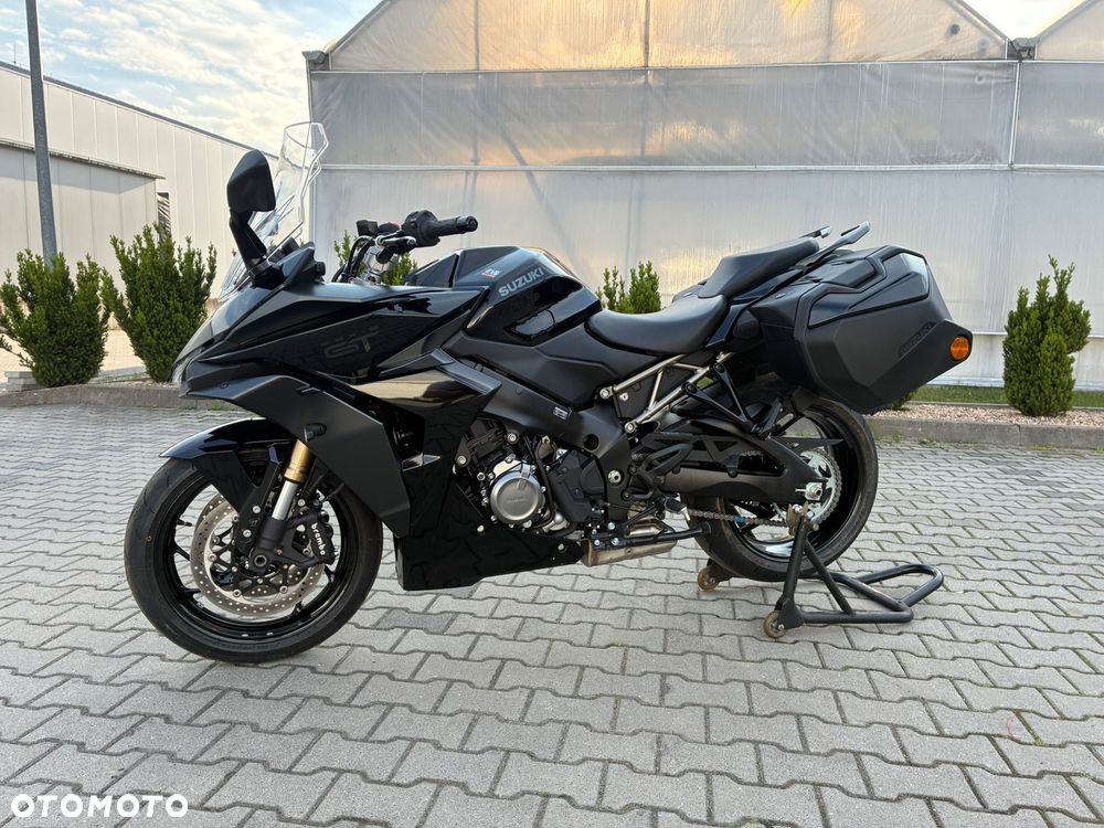 Suzuki GSX - 2