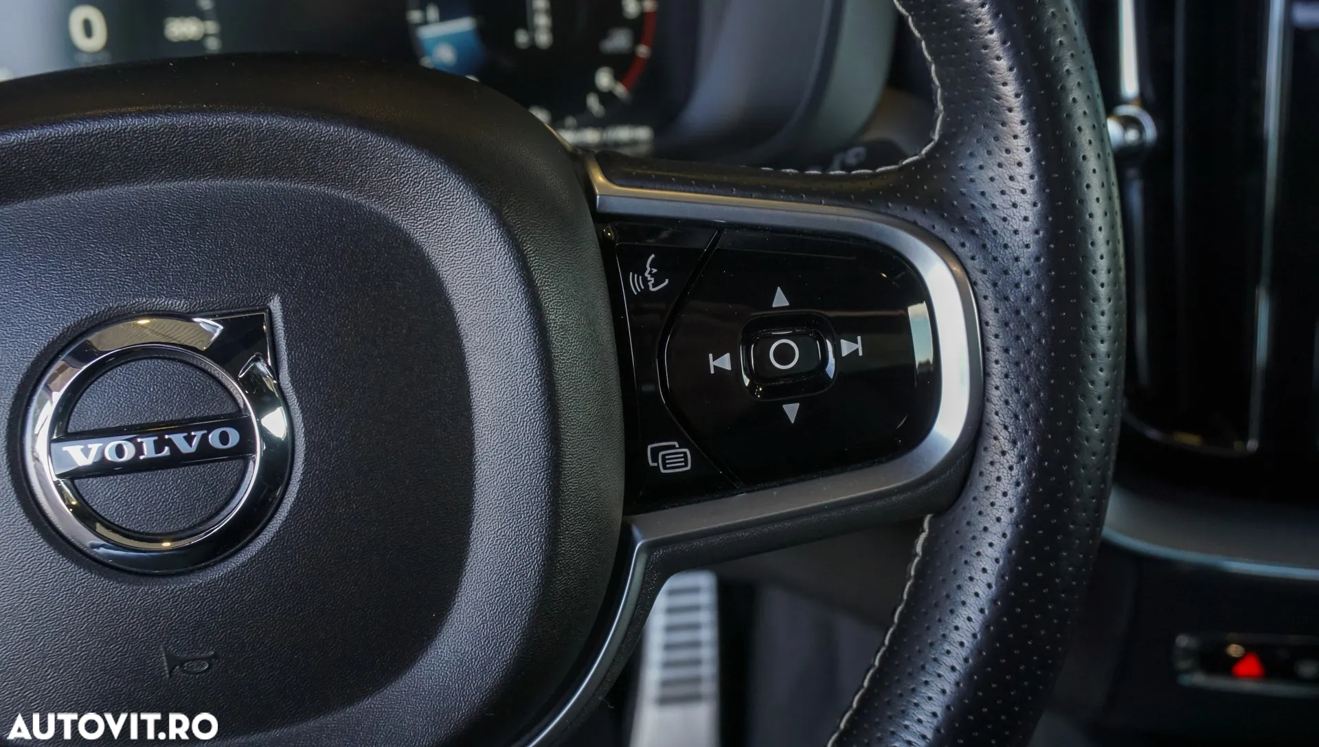 Volvo XC 60 D5 AWD Geartronic RDesign - 17