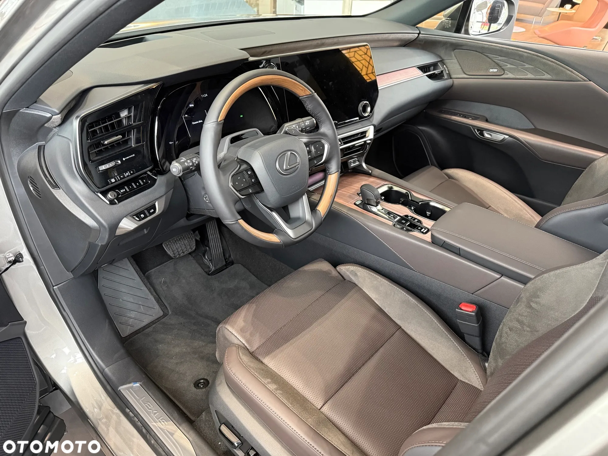 Lexus RX 450h+ Omotenashi - 6