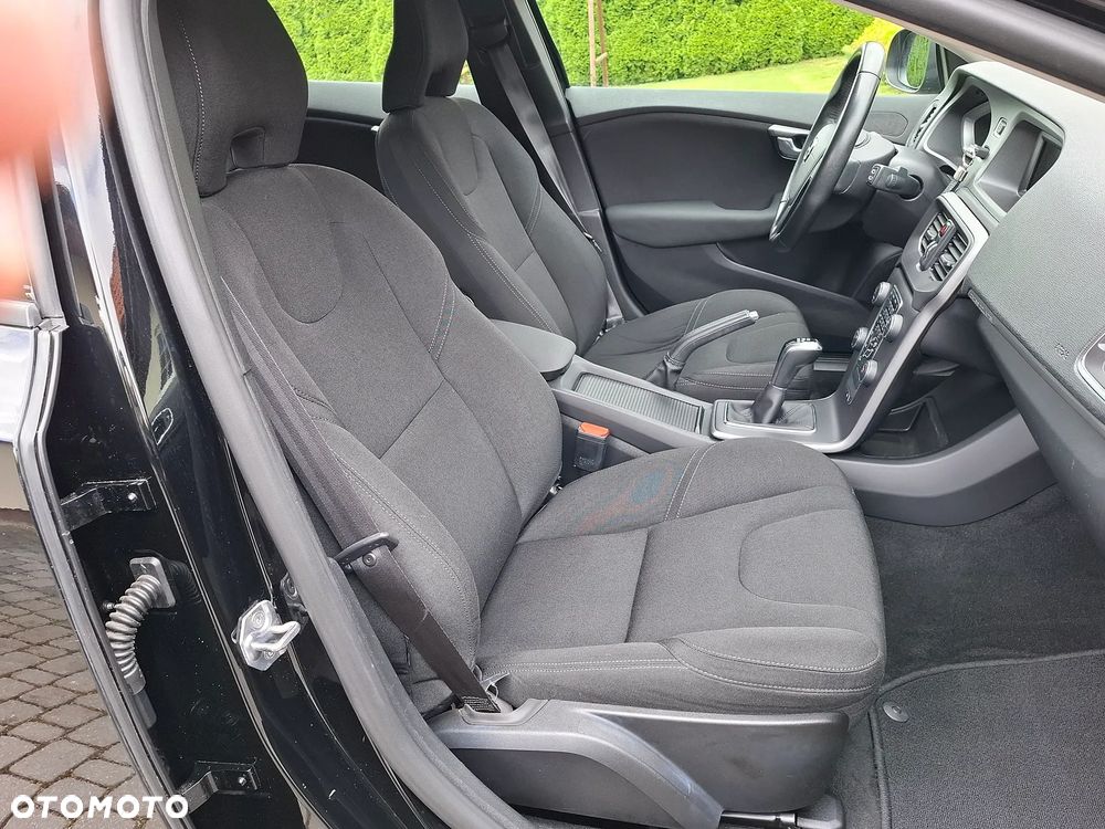 Volvo V40 Cross Country - 10