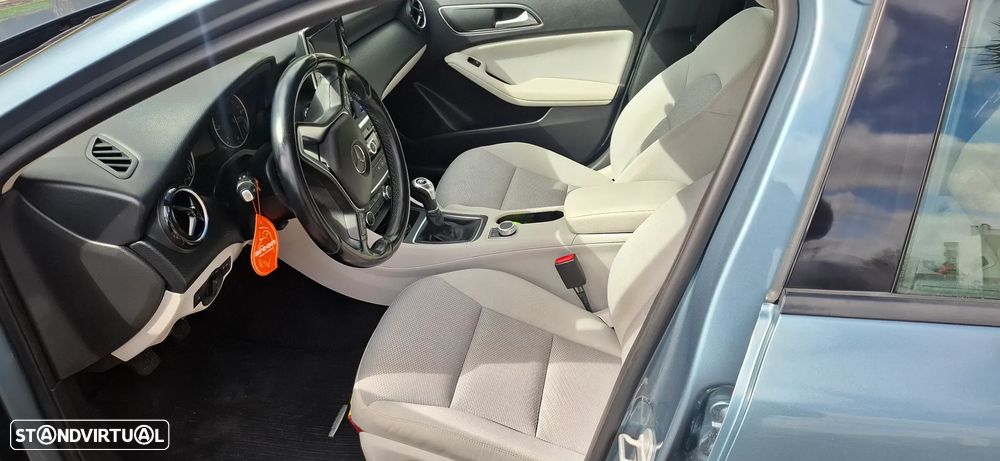 Mercedes-Benz A 180 - 4