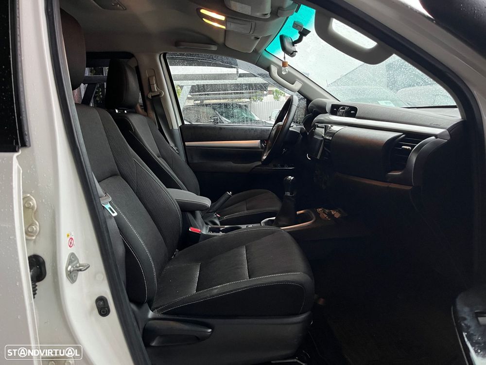 Toyota Hilux 2.4 D-4D 4WD CD Tracker S CA - 46