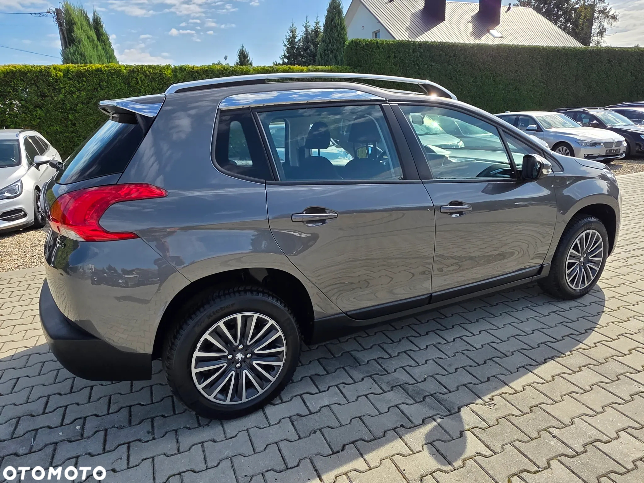 Peugeot 2008 - 8