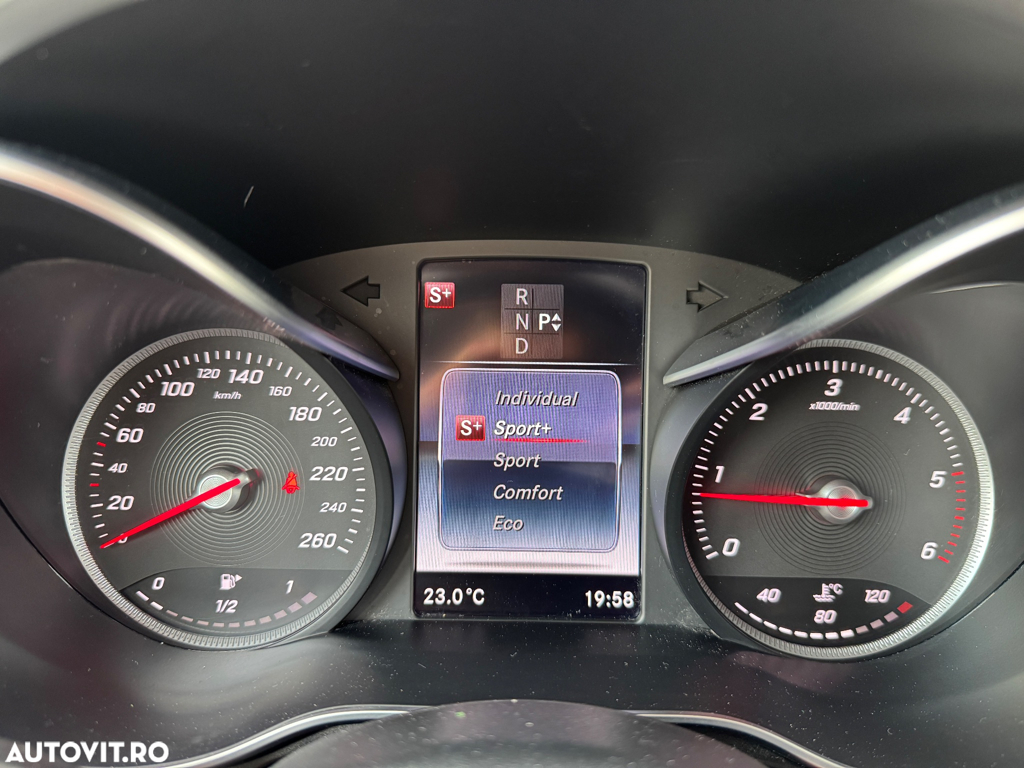 Mercedes-Benz GLC 250 d 4Matic 9G-TRONIC AMG Line - 17