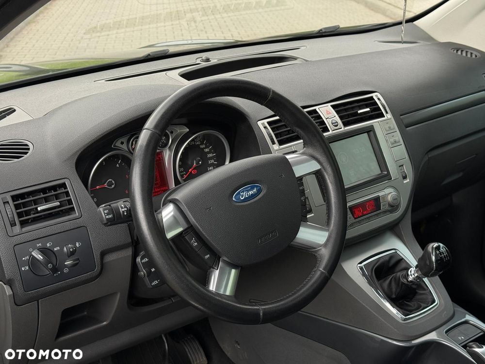 Ford Kuga 2.0 TDCi 2x4 Titanium - 16