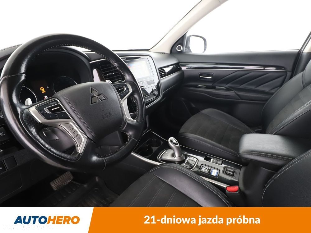 Mitsubishi Outlander - 12