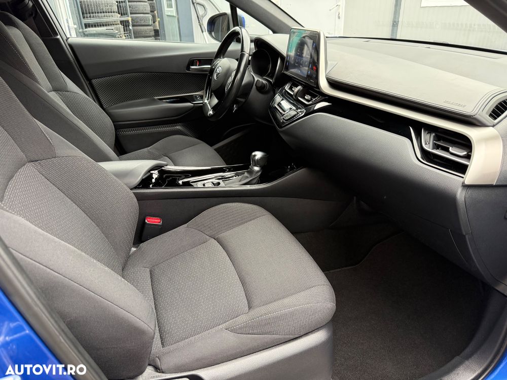 Toyota C-HR Hybrid Style Selection - 12