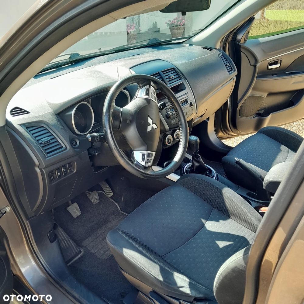 Mitsubishi ASX - 10