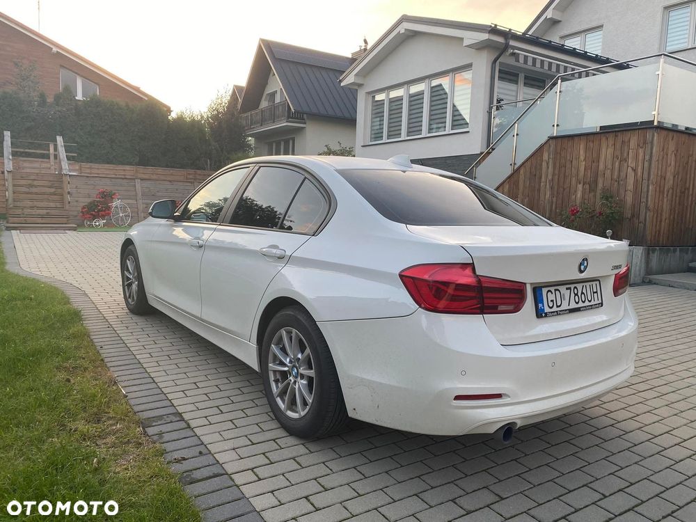 BMW Seria 3 318i - 4