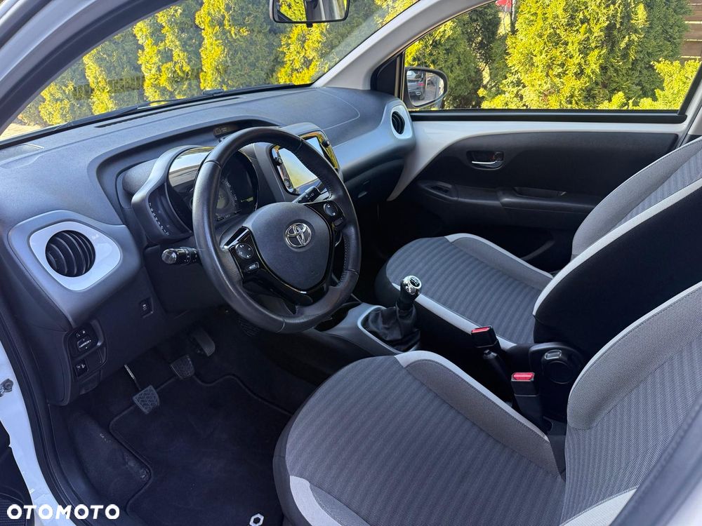 Toyota Aygo x-play connect - 16