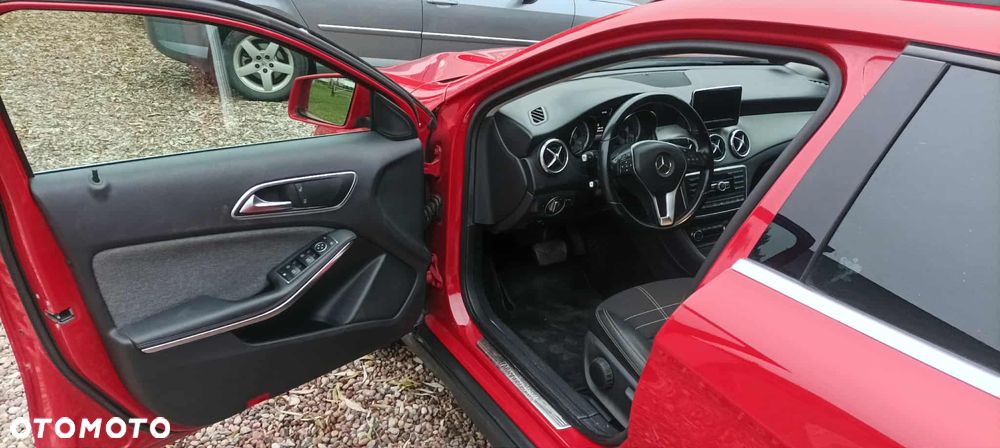 Mercedes-Benz GLA 250 4Matic 7G-DCT StreetStyle - 13